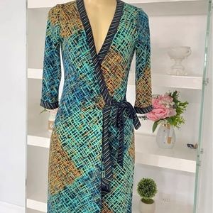 BCBGMaxAzria Collared Wrap-style Dress size xs